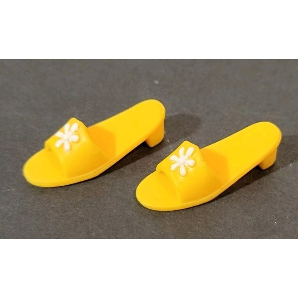 Vintage Barbie Yellow and  White Flower Sandals Low Heel Shoes Slip On Accessory